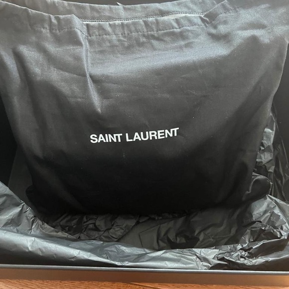 SUNSET MEDIUM CHAIN BAG IN CROCODILE-EMBOSSED SHINY LEATHER - Picture 2 of 6